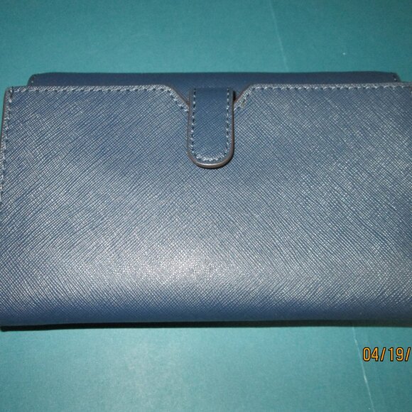 Michael Kors crossbody wallet/ cell phone - Picture 8 of 14
